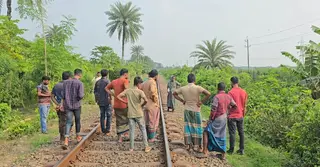 ঝিনাইদহে ট্রেনে কাটা পড়ে অজ্ঞাত বৃদ্ধের মৃত্যু